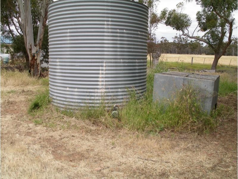 27 Golf Links Road, Charlton VIC 3525