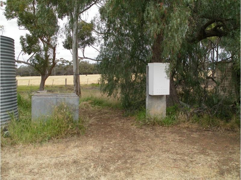 27 Golf Links Road, Charlton VIC 3525