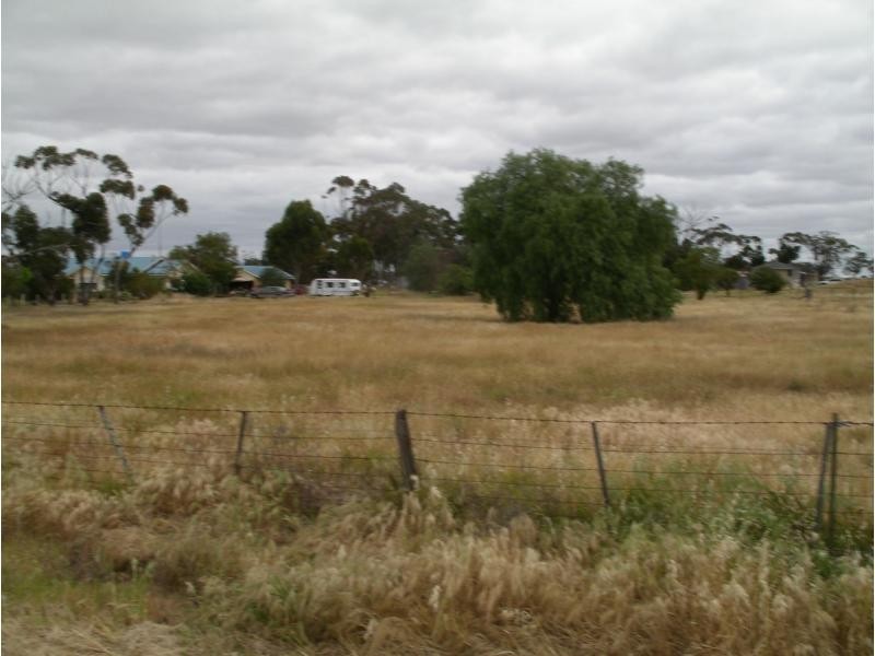 27 Golf Links Road, Charlton VIC 3525