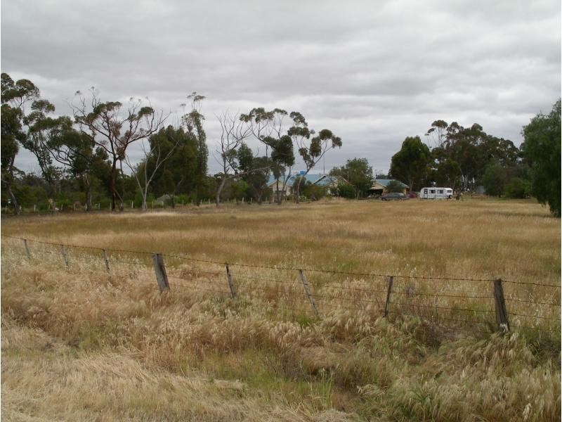 27 Golf Links Road, Charlton VIC 3525