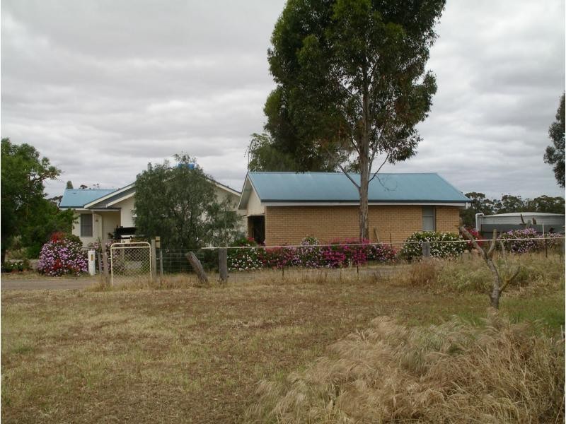 27 Golf Links Road, Charlton VIC 3525