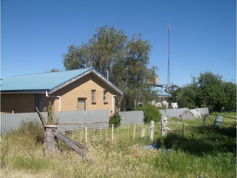 27 Golf Links Road, Charlton VIC 3525