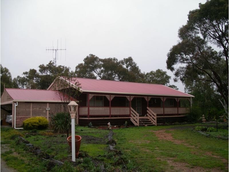23 Calder Highway, Wedderburn VIC 3518