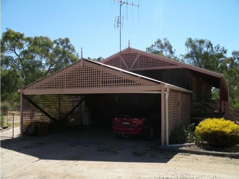 23 Calder Highway, Wedderburn VIC 3518