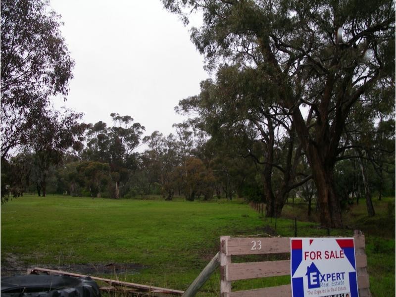 23 Calder Highway, Wedderburn VIC 3518