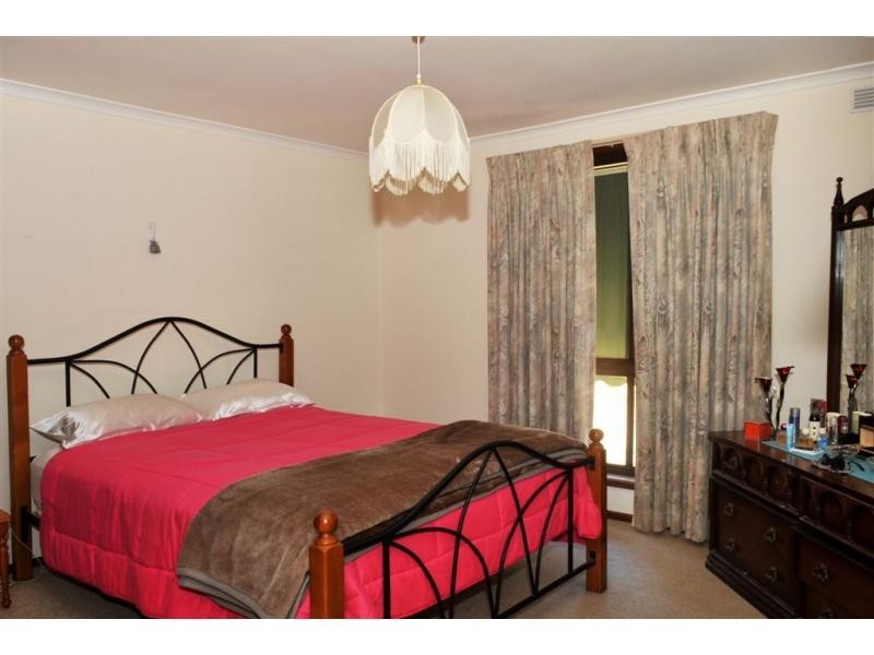 4 Ridgeway Crescent, Kennington VIC 3550