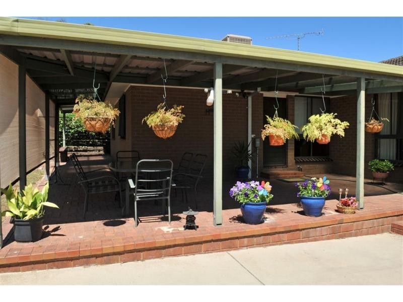4 Ridgeway Crescent, Kennington VIC 3550