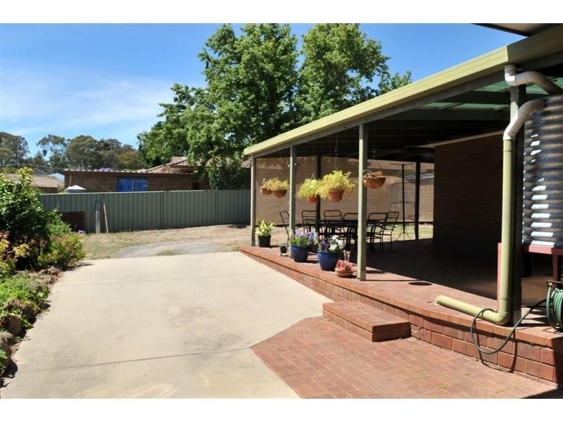 4 Ridgeway Crescent, Kennington VIC 3550