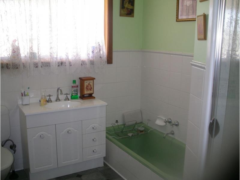 98 Hannon Street, Sea Lake VIC 3533