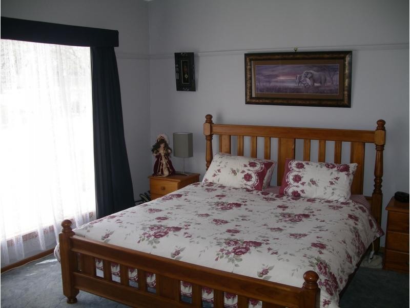 98 Hannon Street, Sea Lake VIC 3533