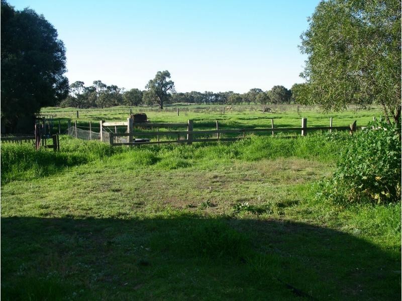 1963 Echuca Serpentine Road, Calivil VIC 3573
