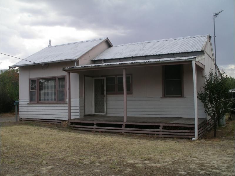 2 Racecourse Road, Wedderburn VIC 3518