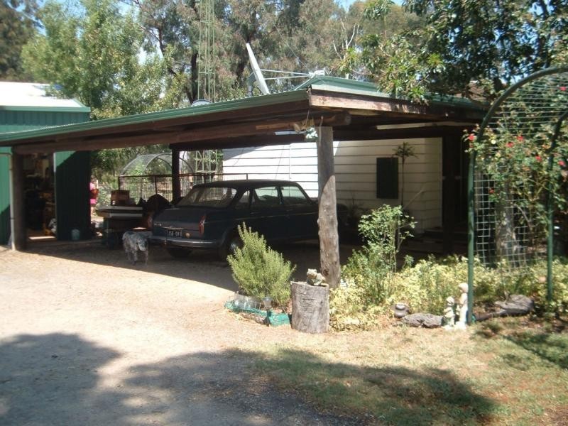 1 Vinnecombes Road, Calivil VIC 3573