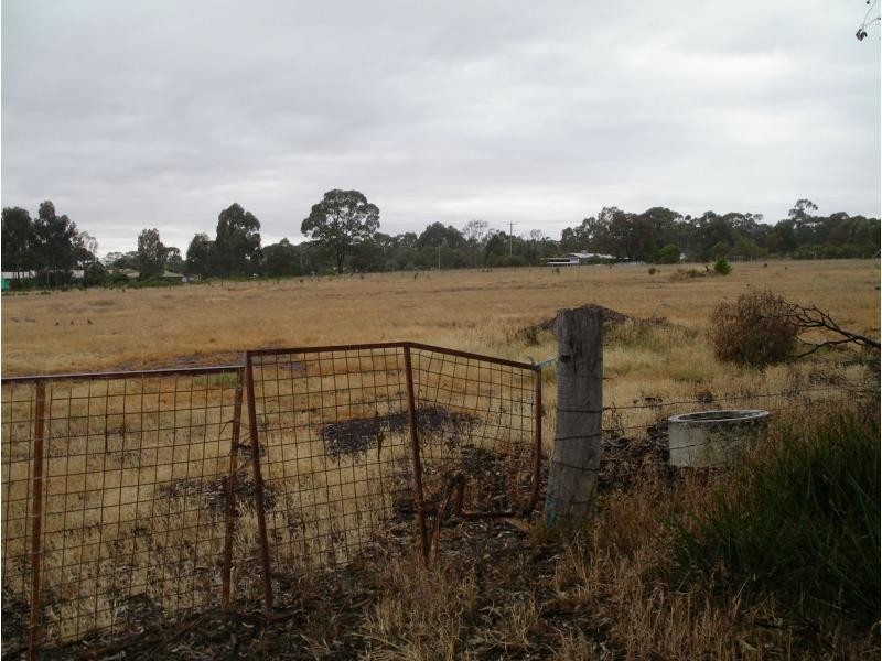 6 Hakea Road, Huntly VIC 3551