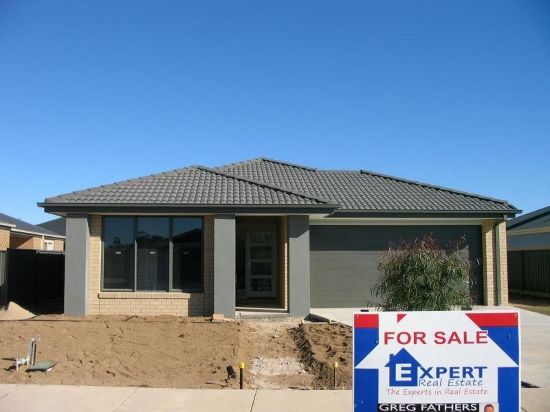 49 Greenfield Drive, Epsom VIC 3551