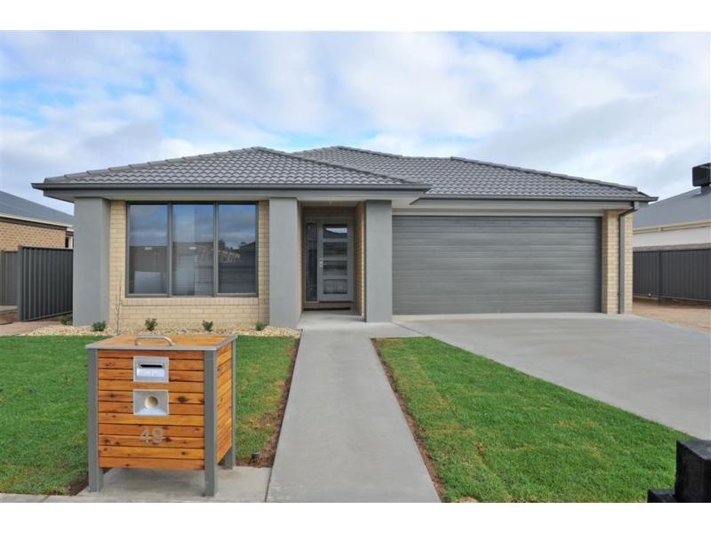 49 Greenfield. Drive, Epsom VIC 3551