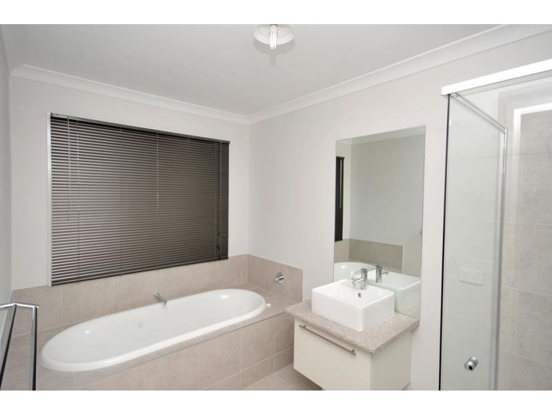 49 Greenfield. Drive, Epsom VIC 3551
