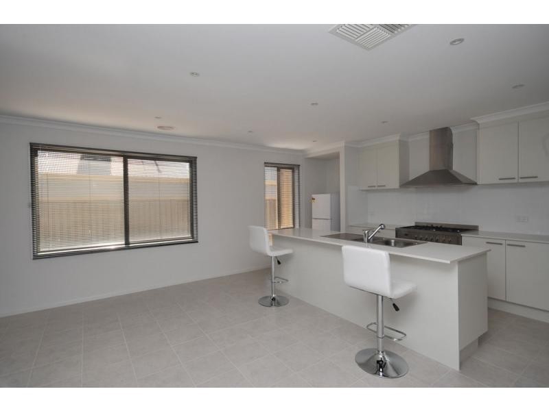 49 Greenfield. Drive, Epsom VIC 3551