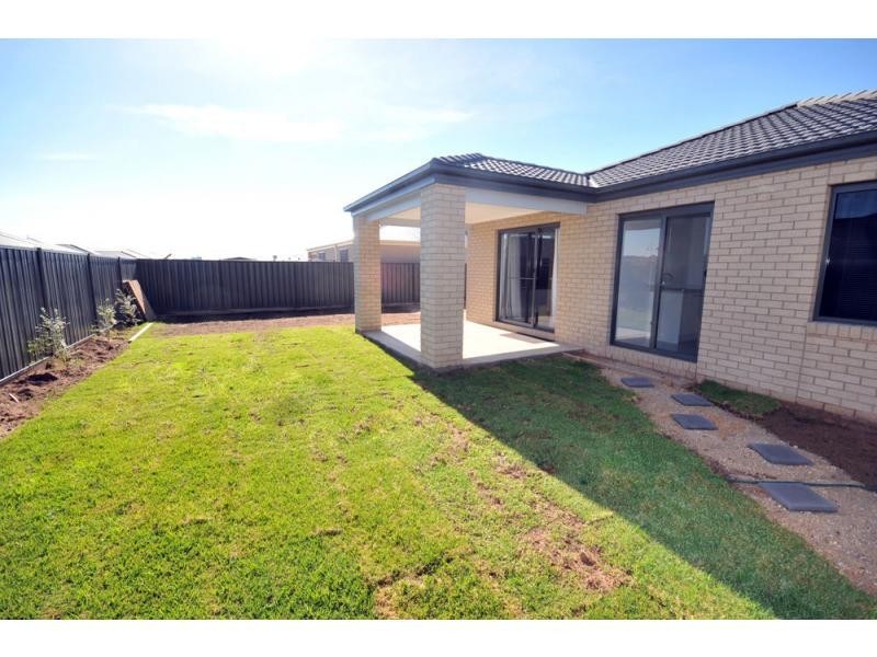 49 Greenfield. Drive, Epsom VIC 3551