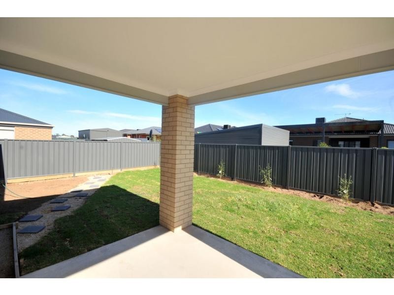 49 Greenfield. Drive, Epsom VIC 3551