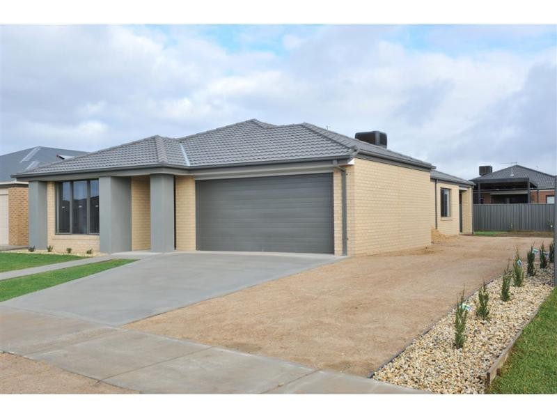 49 Greenfield. Drive, Epsom VIC 3551