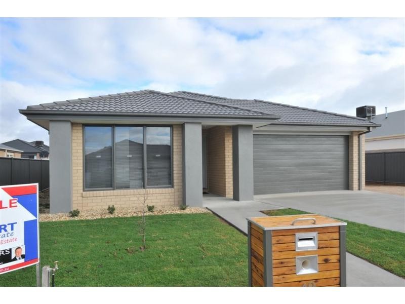 49 Greenfield Drive, Epsom VIC 3551