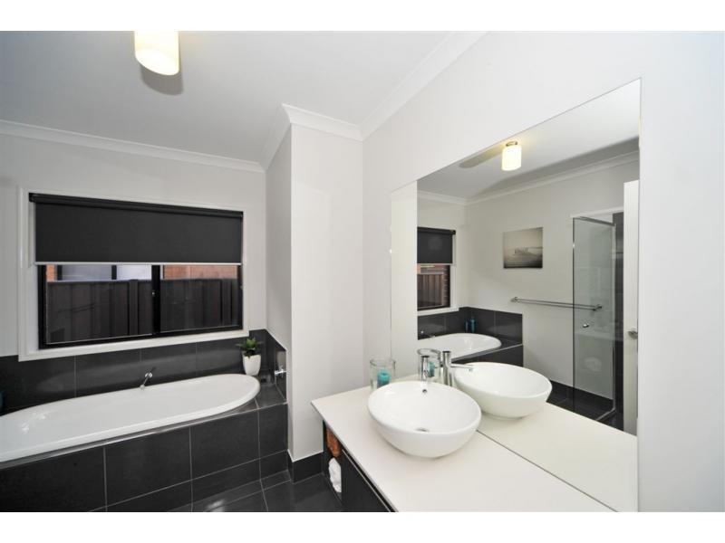 10 Perry Lane, Epsom VIC 3551