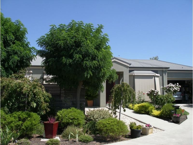 4/24 Alliance Avenue, Eaglehawk VIC 3556
