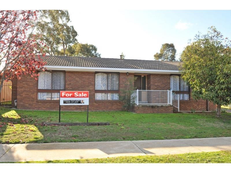 63 Gill Avenue, Eaglehawk VIC 3556
