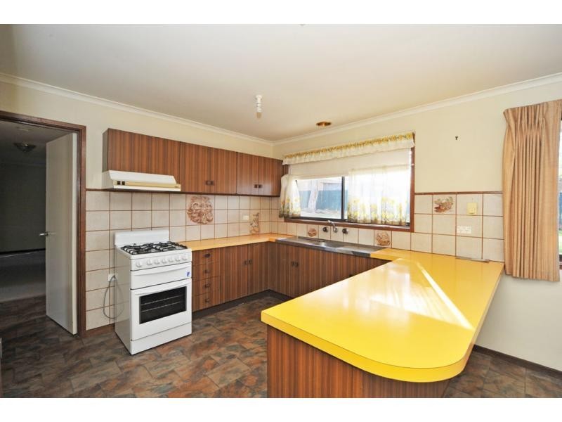 63 Gill Avenue, Eaglehawk VIC 3556