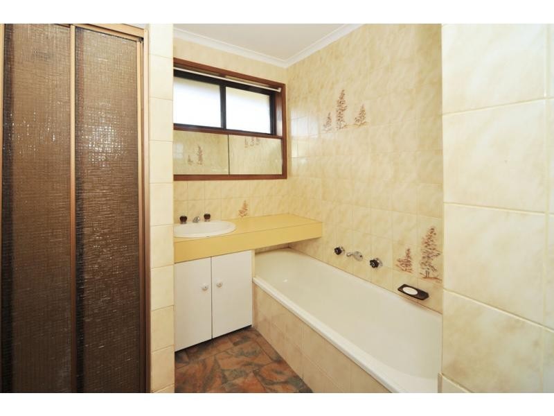 63 Gill Avenue, Eaglehawk VIC 3556