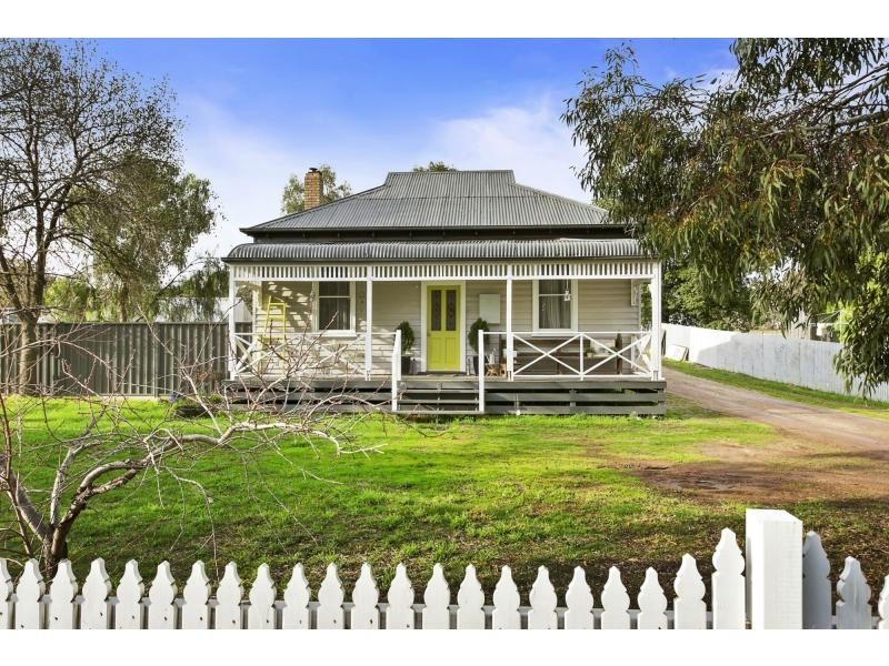 33 Charlton Road, Wedderburn VIC 3518