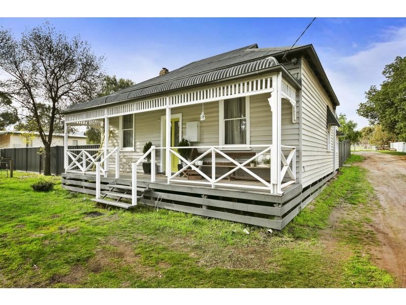 33 Charlton Road, Wedderburn VIC 3518