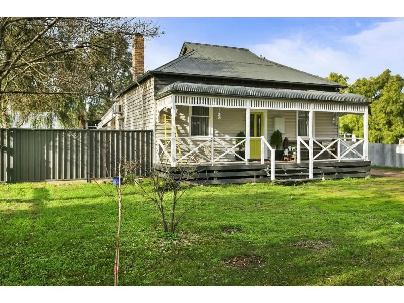 33 Charlton Road, Wedderburn VIC 3518