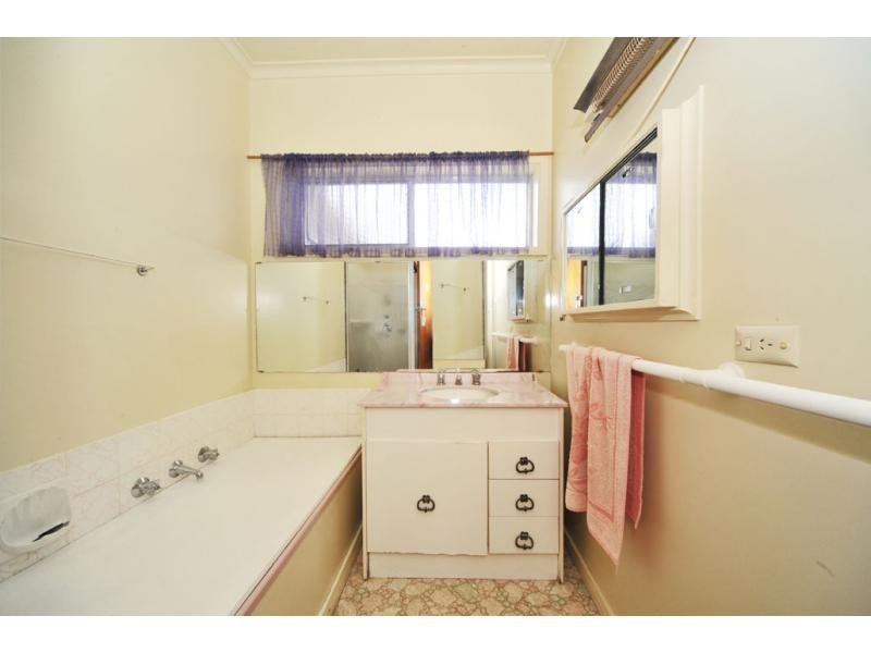 293 Mackenzie Street West, Kangaroo Flat VIC 3555