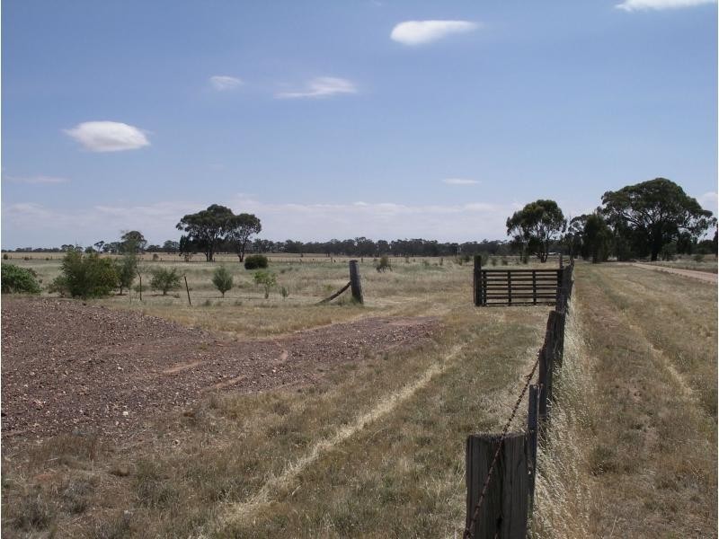 33 Angel Road, Neilborough VIC 3570