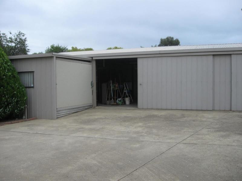 2 Paula Court, Kangaroo Flat VIC 3555