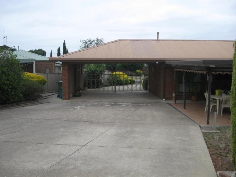 2 Paula Court, Kangaroo Flat VIC 3555