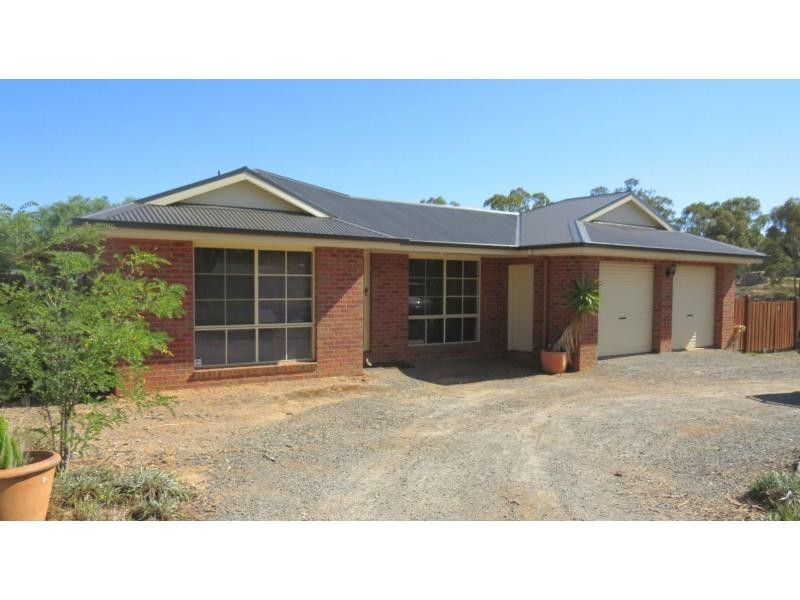 18 Racecourse Road, Wedderburn VIC 3518