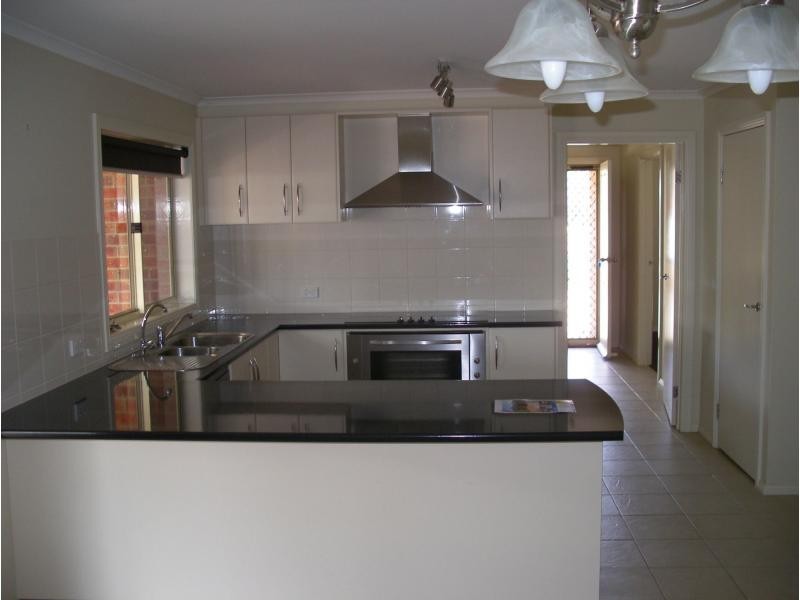 18 Racecourse Road, Wedderburn VIC 3518