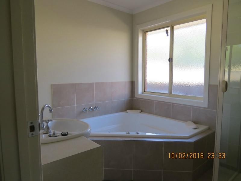 18 Racecourse Road, Wedderburn VIC 3518