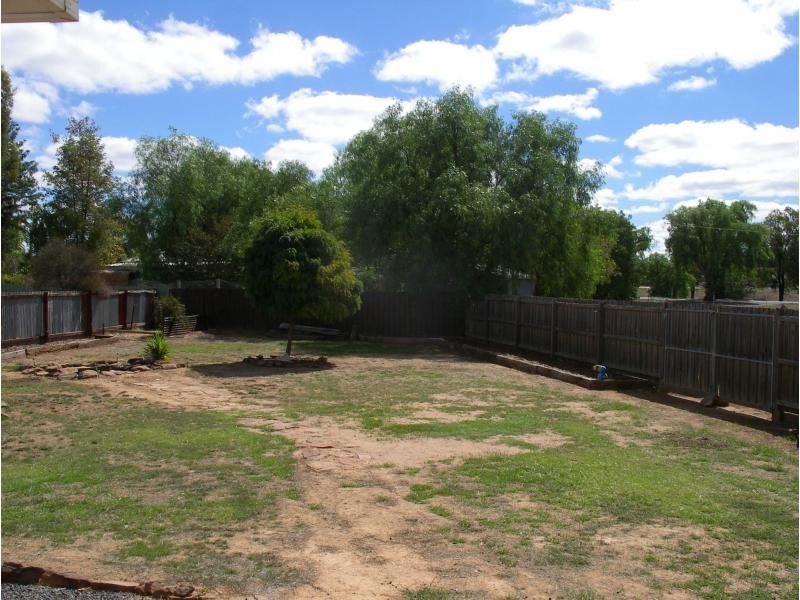 18 Racecourse Road, Wedderburn VIC 3518