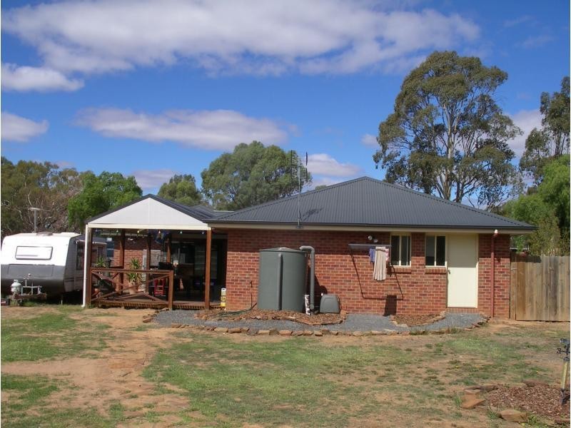 18 Racecourse Road, Wedderburn VIC 3518