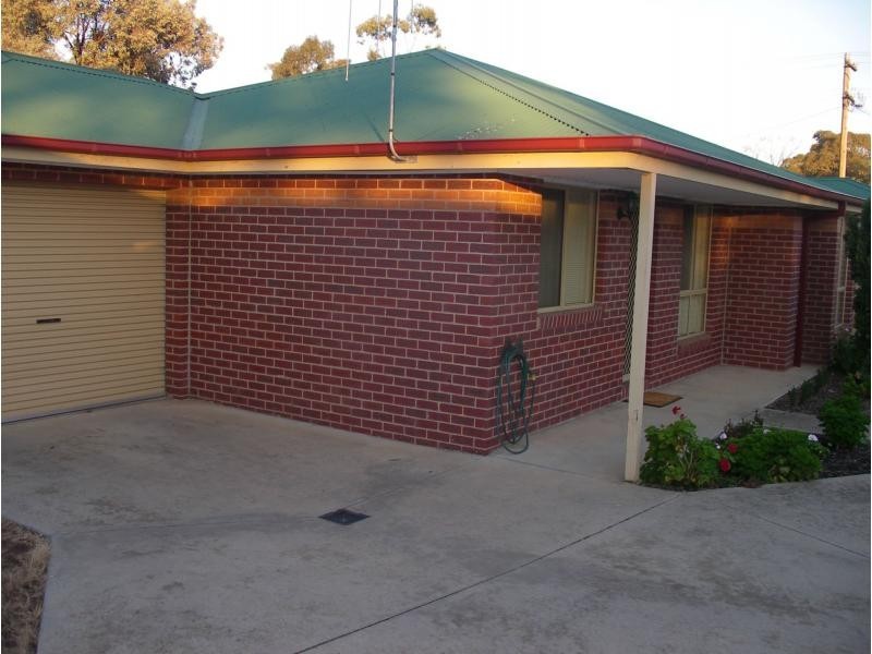 2/71 Simpsons Road, Eaglehawk VIC 3556