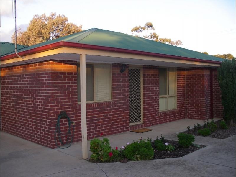 2/71 Simpsons Road, Eaglehawk VIC 3556