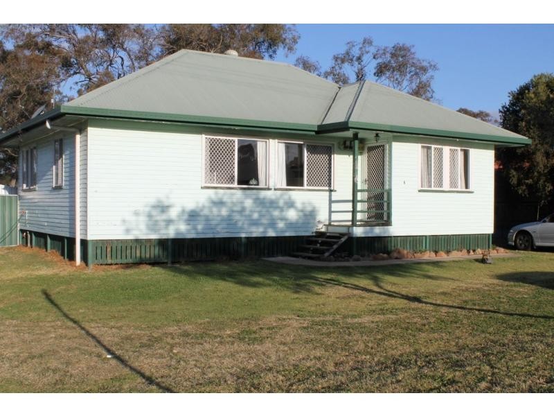 2 Batterham Street, Warwick QLD 4370