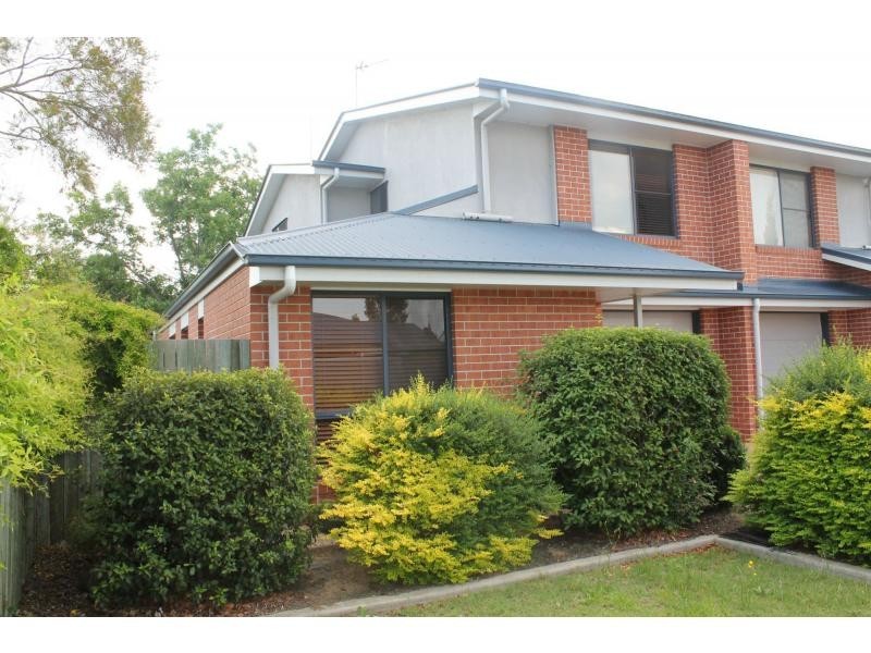 2/27a Myall Avenue, Warwick QLD 4370