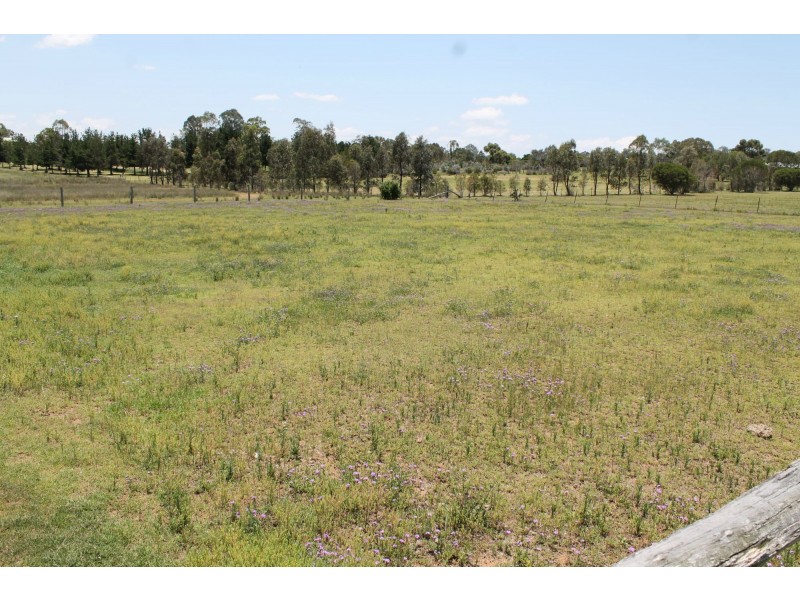 26 Campbell Road, Rosenthal Heights QLD 4370
