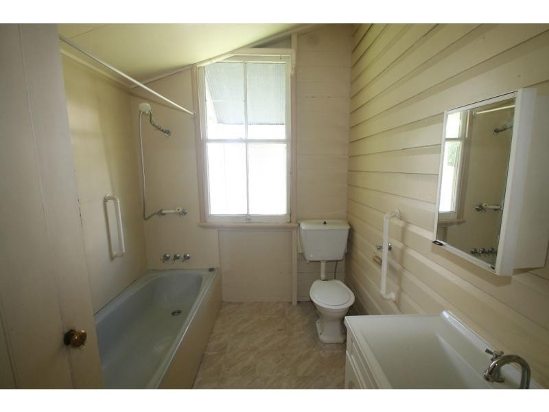 33 Acacia Avenue, Warwick QLD 4370