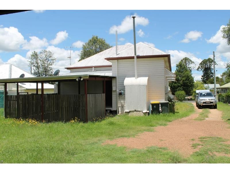 33 Acacia Avenue, Warwick QLD 4370